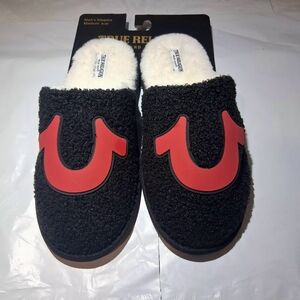 TRUE RELIGION Men's Med 9-10 Slippers RED PATCH Logo Faux Fur BRAND-NEW w/tags